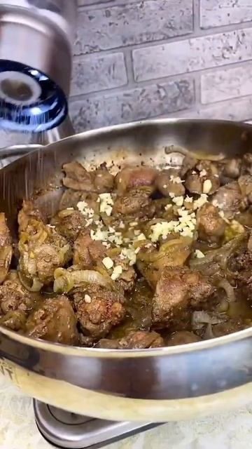 Куриная печень в сметанном соусе просто тает во рту