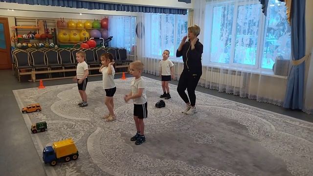 Танец повторялка "Колёсики"