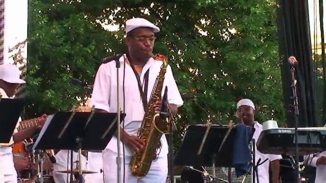 To The Max Feat. Gerald Chavis - 