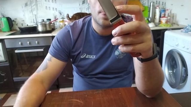 Не большой яркий нож