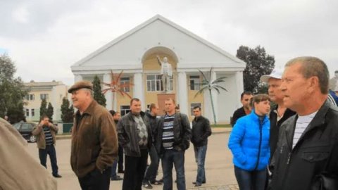 Петухи в Добром взбунтовались!