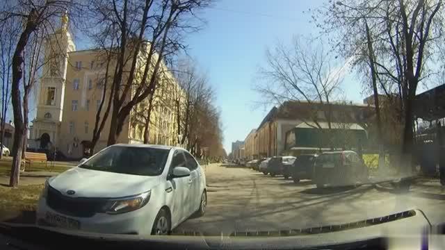 ДЕВУШКИ И АВТО