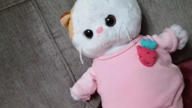 Лили басик поёт для вас