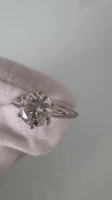 Продается новое золотое кольцо 750 пробы с бриллиантом 1, 5 ct, цвет 5, чистота 8