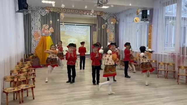 Танец "Русская сторонка".