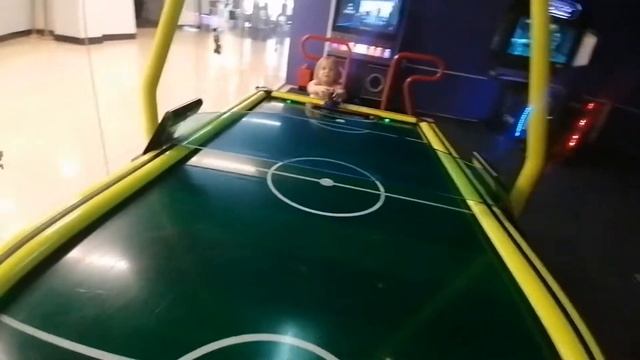 Игровая комната! Алиса и акулы.