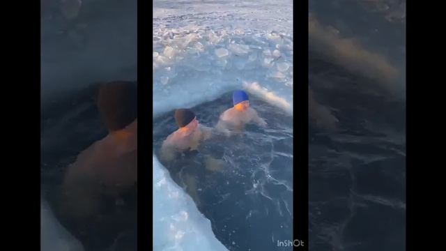 Моржуем круглый год 22.02.25 г ! 
На улице -15, вода +0,3🔥 г.Саратов.