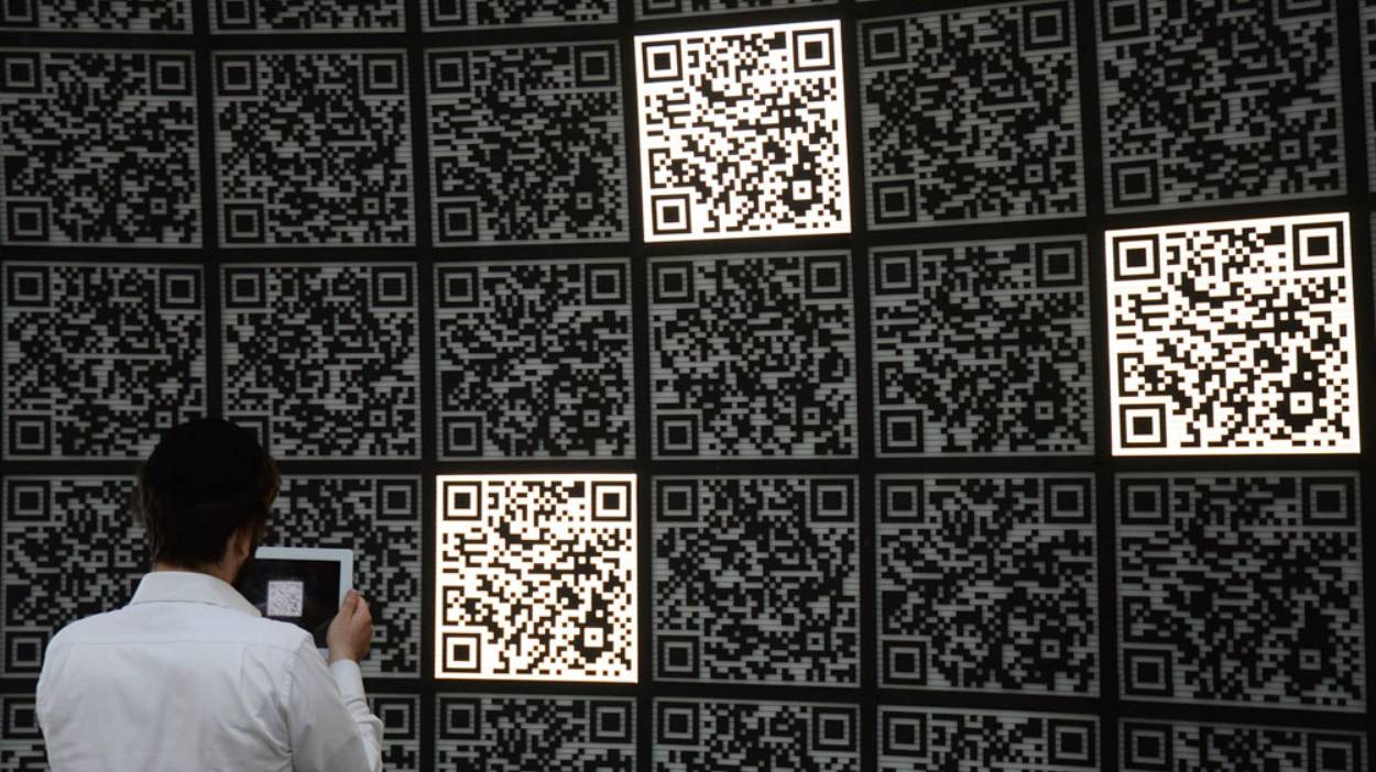 Как создать и вставить свой QR ко