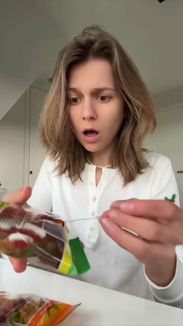 Пакет конфет.