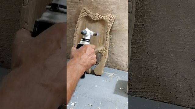 В мастерской.Соседская Альма,непогода, и блюдо из дуба.