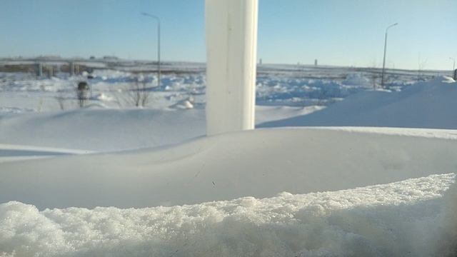 Снежок прямо на окне солнышко My favorite yard