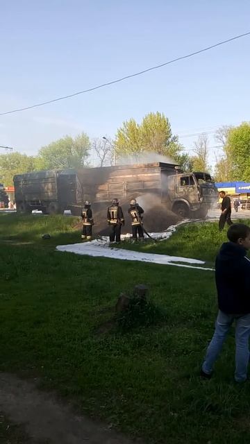 Горит Камаз возле "Юкона" 23,04,2016 часть 5