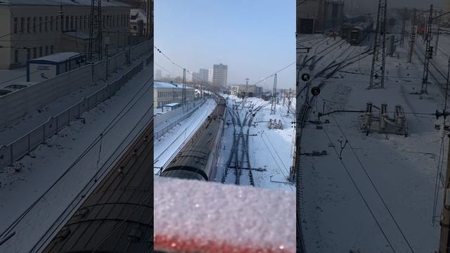ЭП2К-293 с пассажирским поездом прибывает на станцию Екатеринбург-пассажирский