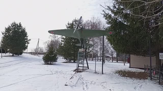 От места приземления Талалихина В.В. до автобусной остановки