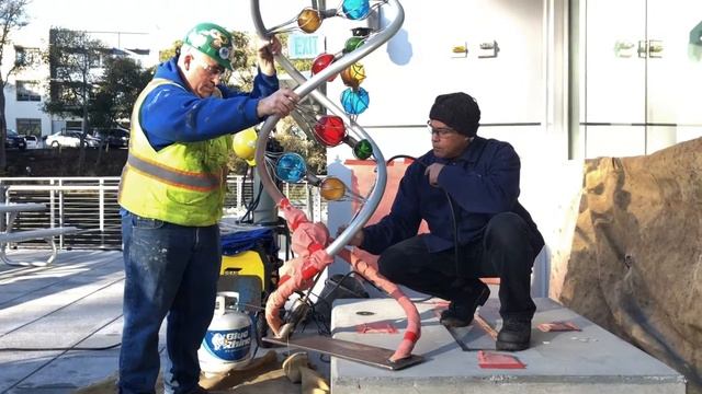 Installing JGI's Helix Sculpture at the IGB