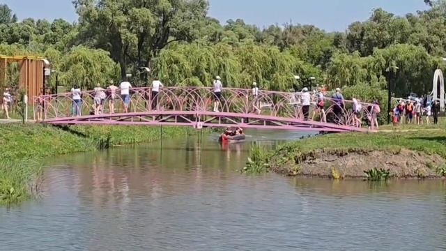 Как люди пытаются жить несмотря ни на что.