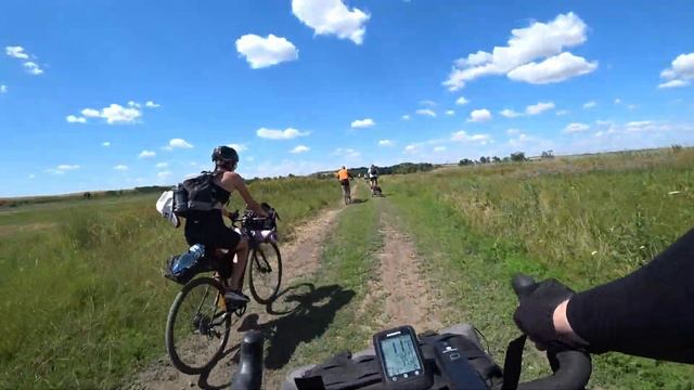 Курс Молодого Байкпакера.  ⛺️ Палатки на сосновой поляне у озера, ночной костер 🔥 и укулеле 🎸 )