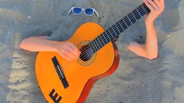 Emil - (L' Estate Ci Ha Portato Un Nuovo) Chitarrista Da Spiaggia
