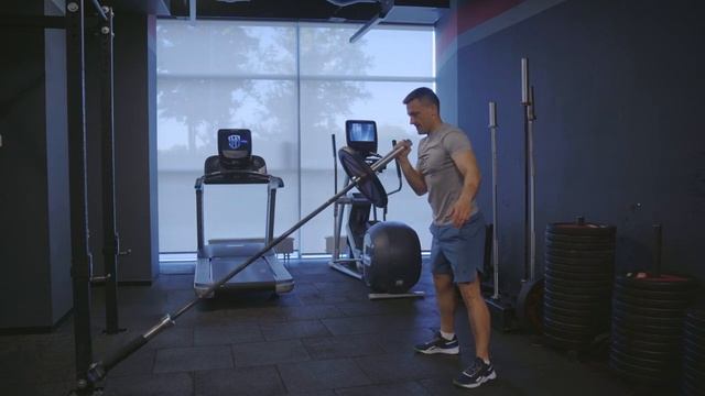 Толчковый швунг Лендмайн одной рукой_ Single arm Landmine push jerk