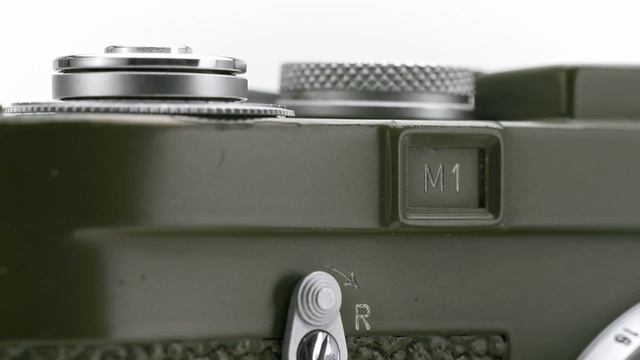 Wetzlar Camera Auctions - Leica IIIg olive & Leica M1 olive Bundeseigentum - October 08th 2022