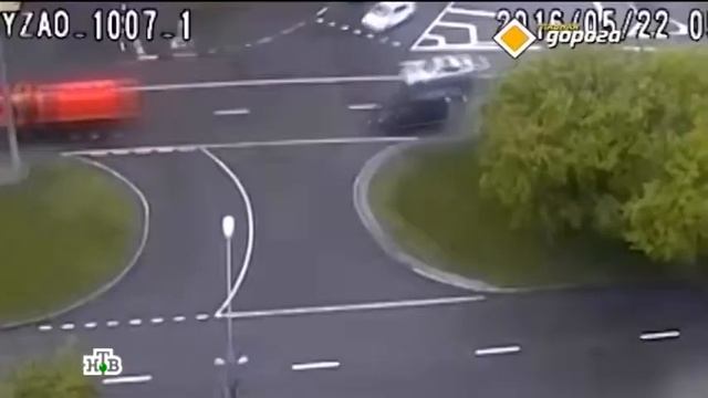 «Золотая молодежь» на шикарных авто регулярно безнаказанно издевается над полицией