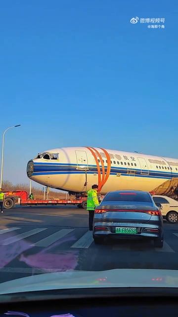 🛬 | Самолет парализовал движение в Китае.