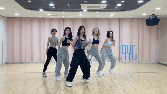 ITZY (있지) - 'SNEAKERS' stage practice