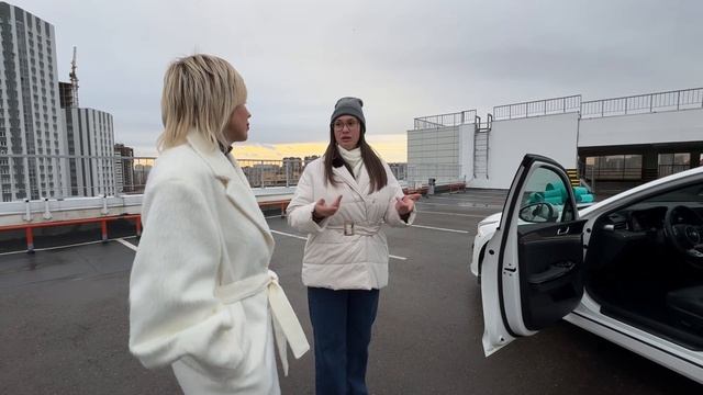 Отзыв с выдачи Kia K5 для сотрудницы Лизы.