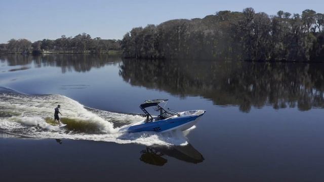 2019 Axis Wake A22 - Surfing
