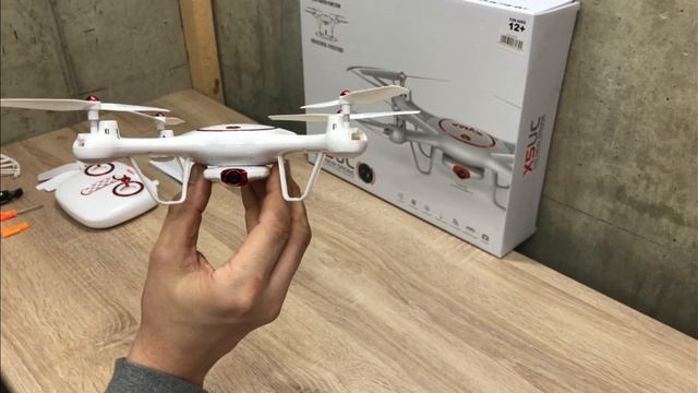SYMA X5UC  - Unboxing - kamera 1MP, 2.4GHz, funkcja zawisu, zasięg do 70m, planowanie trasy.