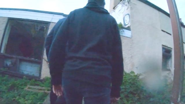 3 Lads explore asbestos infested abandoned home