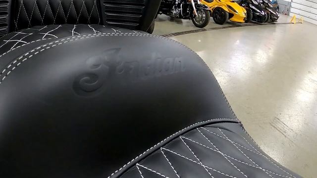 2021 Indian Motorcycle® Roadmaster® Thunder Black Pearl PI21035@ iMotorsports