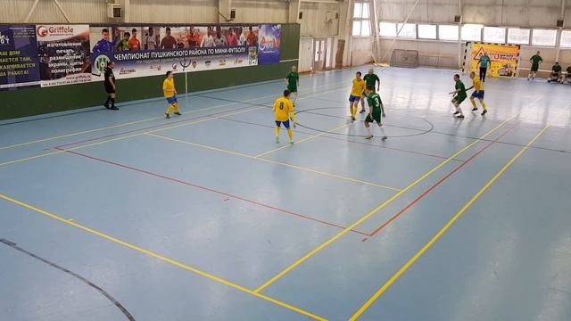 МФК СПОРТИНГ-2 - МФК МАЛАХИТ-2 (1 - 5). Первый тайм.
