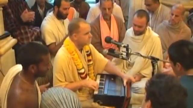 Aindra Das - Hare Krishna Kirtan At Sri Vrindavan Dham 08