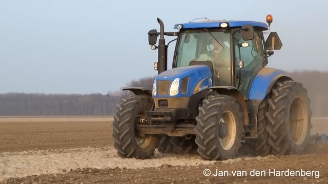 Preparing land with New Holland T6020 Elite and Lemken Koralle | Flevopolder | The Netherlands.