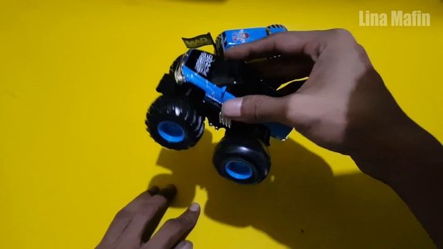 Maisto Earth Shocker & Hotwheels Monster Jam Diecast