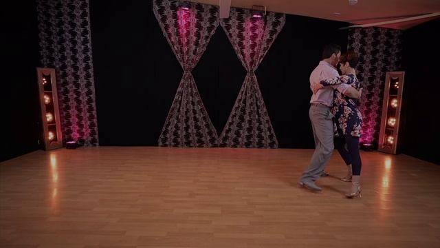 ОБЪЯТЬЯ В ТАНГО (как наладить контакт с партнером по танцу)