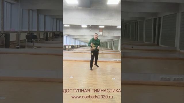 Упражнения с мечом Цзянь в студии (2)