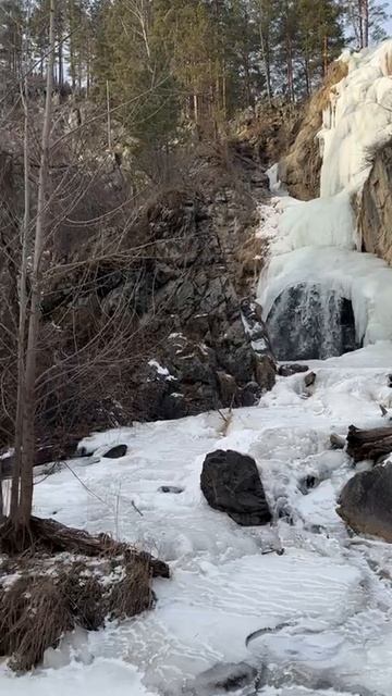 Водопад зимой Горный Алтай