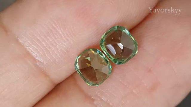 Demantoid 1.87 cts / 2 pcs