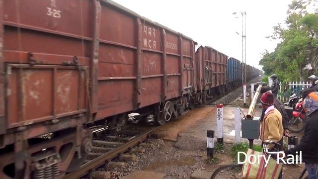 Special color EMU and Freight crossing on Rail Gate