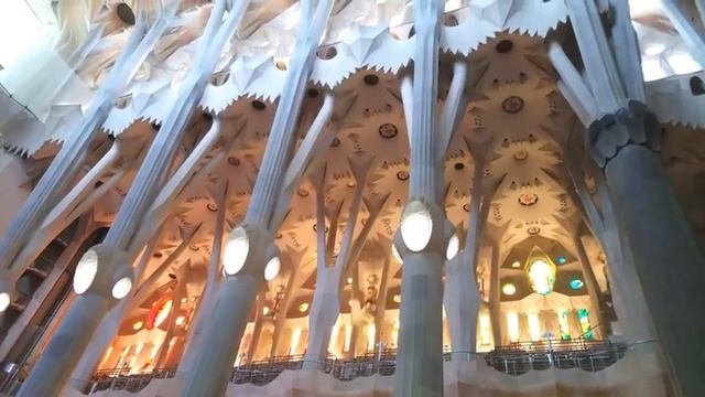 SAGRADA FAMILIA - BARCELONA SPAIN [ HD]