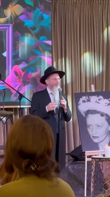 הרב הראשי שליט”א נושא דברים בכנס נשי חב״ד במוסקבה, לכבוד יארצייט הרבנית הצדקנית חיה מושקא ע״ה