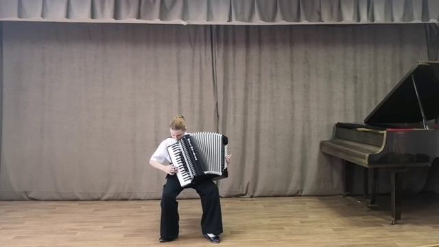 Демидова Вероника,аккордеон, группа 2. 
"Крестьянская хора", обр. А. Воленберга