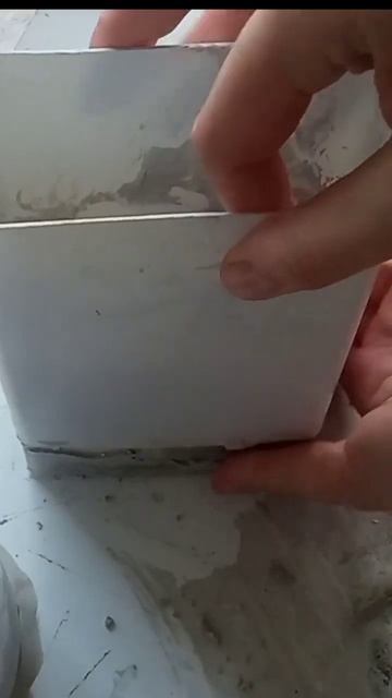 свеча в бетоне