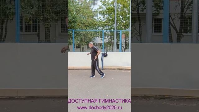 Упражнения с мечом Цзянь на спортплощадке (47)