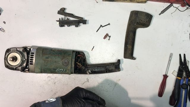 Ремонт болгарки УШМ Makita 9069    23 февраля.