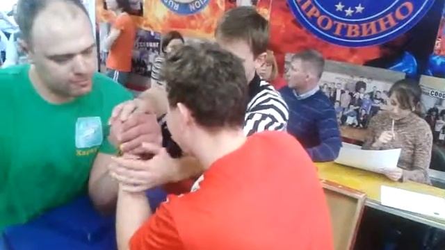 Андросов Алексей спортсмен из Протвинокрасно белая Puma; Данилов Сергей vs спортсмен из Протвинотём