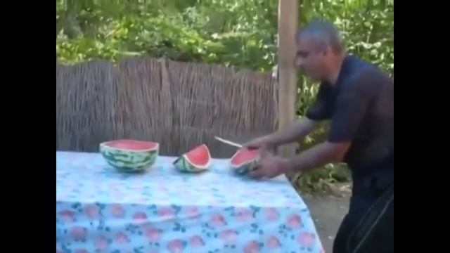 Как нада резать арбузы!