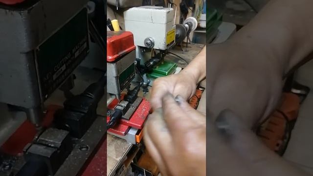 ВЕРТИКАЛЬНЫЙ ФРЕЗЕРНЫЙ СТАНОК КЛЮЧИ АПЕКС,CISA,MUL-T-LOCK,MSM,,BAODEAN, автоключи ВАТЦ 89039476761
